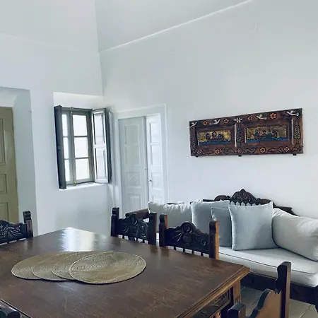 Palm Tree Hill Oia (Santorini)