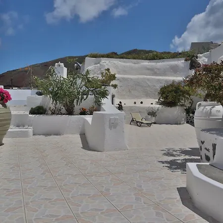 Palm Tree Hill Oia (Santorini)