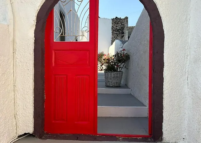 Palm Tree Hill Oia (Santorini)