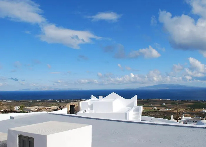 Palm Tree Hill Oia (Santorini)