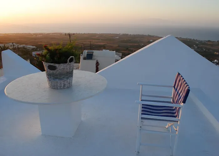 Palm Tree Hill Oia (Santorini)