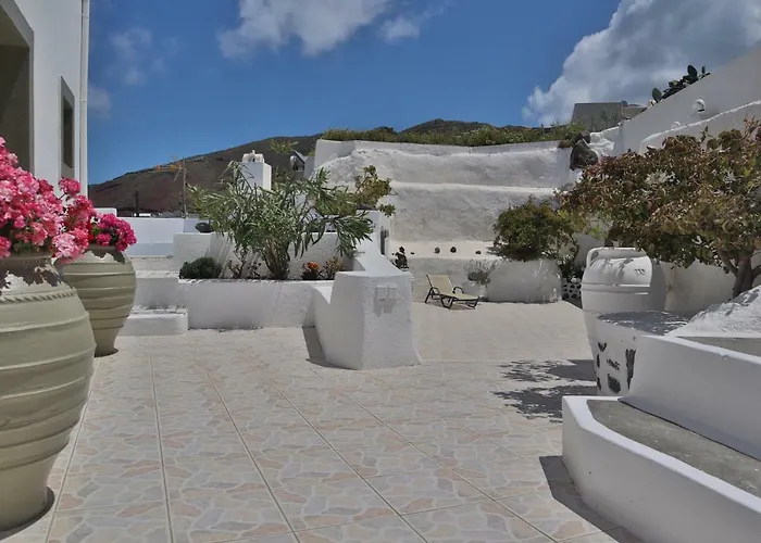 Palm Tree Hill Oia (Santorini)