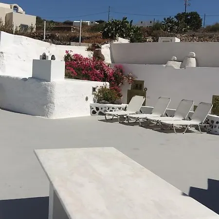 Palm Tree Hill Oia (Santorini)