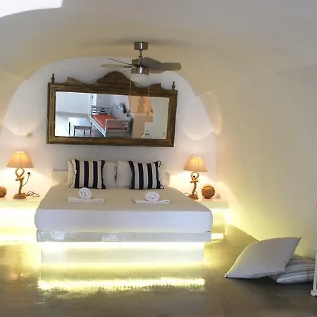 Country house Palm Tree Hill Oia (Santorini)