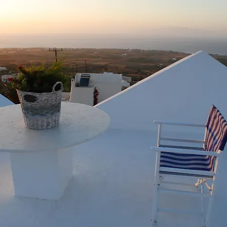 Palm Tree Hill Oia (Santorini)