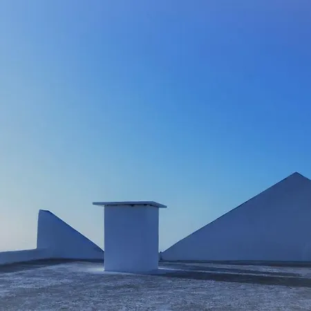 Palm Tree Hill Kır Evi Oia