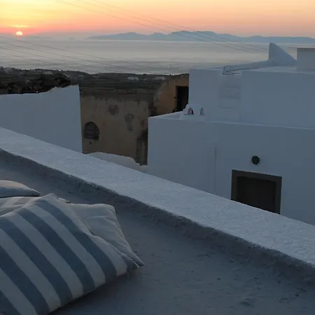 Palm Tree Hill Oia (Santorini)